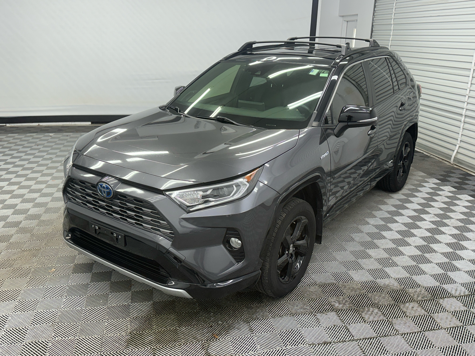 2020 Toyota RAV4 Hybrid XSE 1