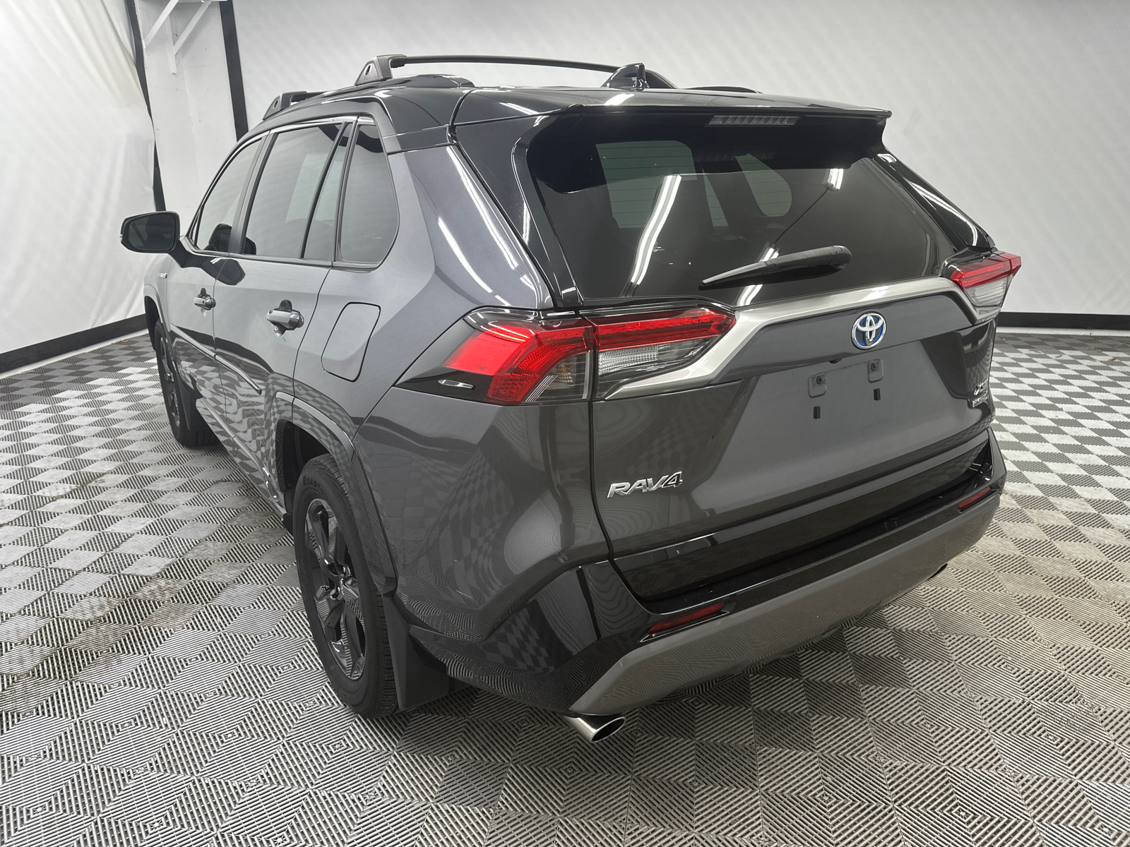 2020 Toyota RAV4 Hybrid XSE 3