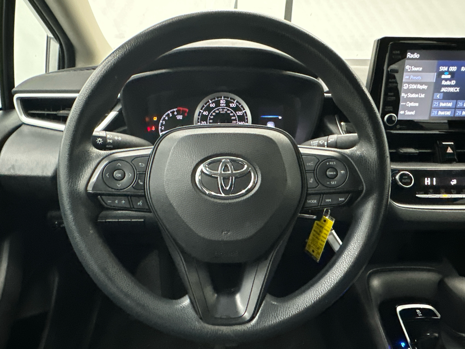 2022 Toyota Corolla LE 24