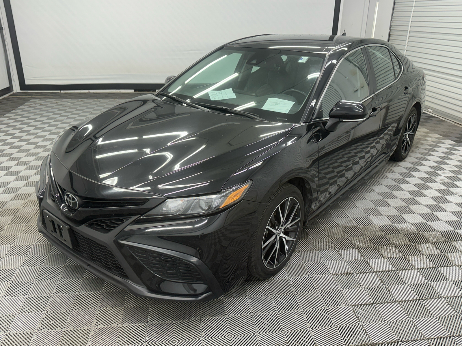 2023 Toyota Camry SE 1