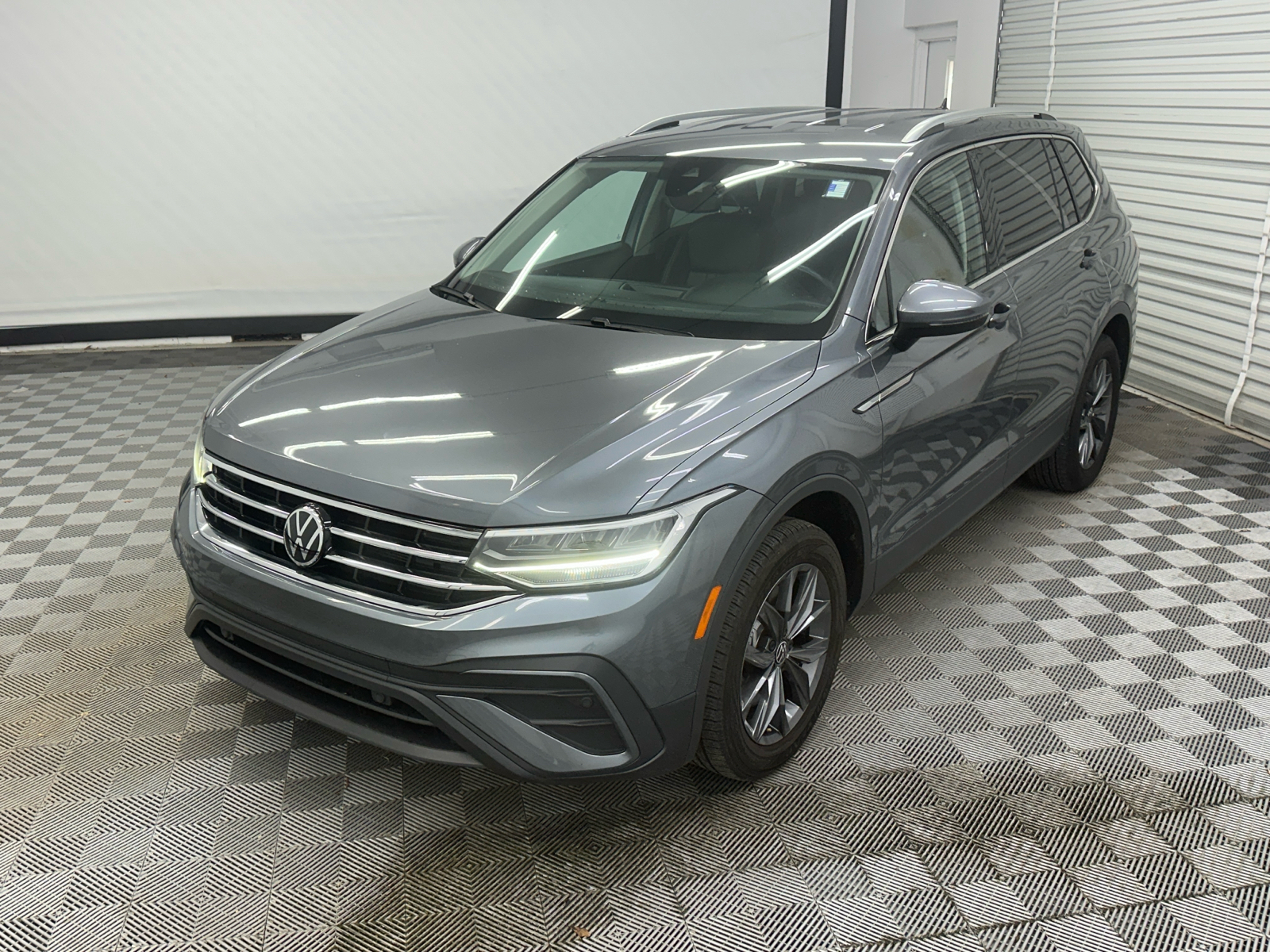 2022 Volkswagen Tiguan 2.0T SE 1