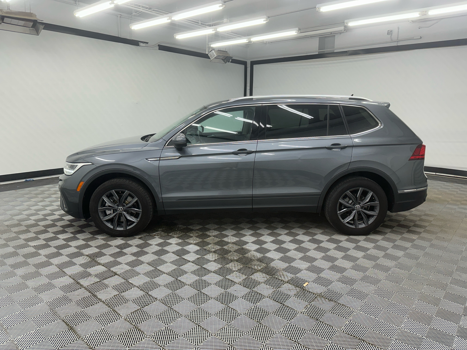 2022 Volkswagen Tiguan 2.0T SE 2