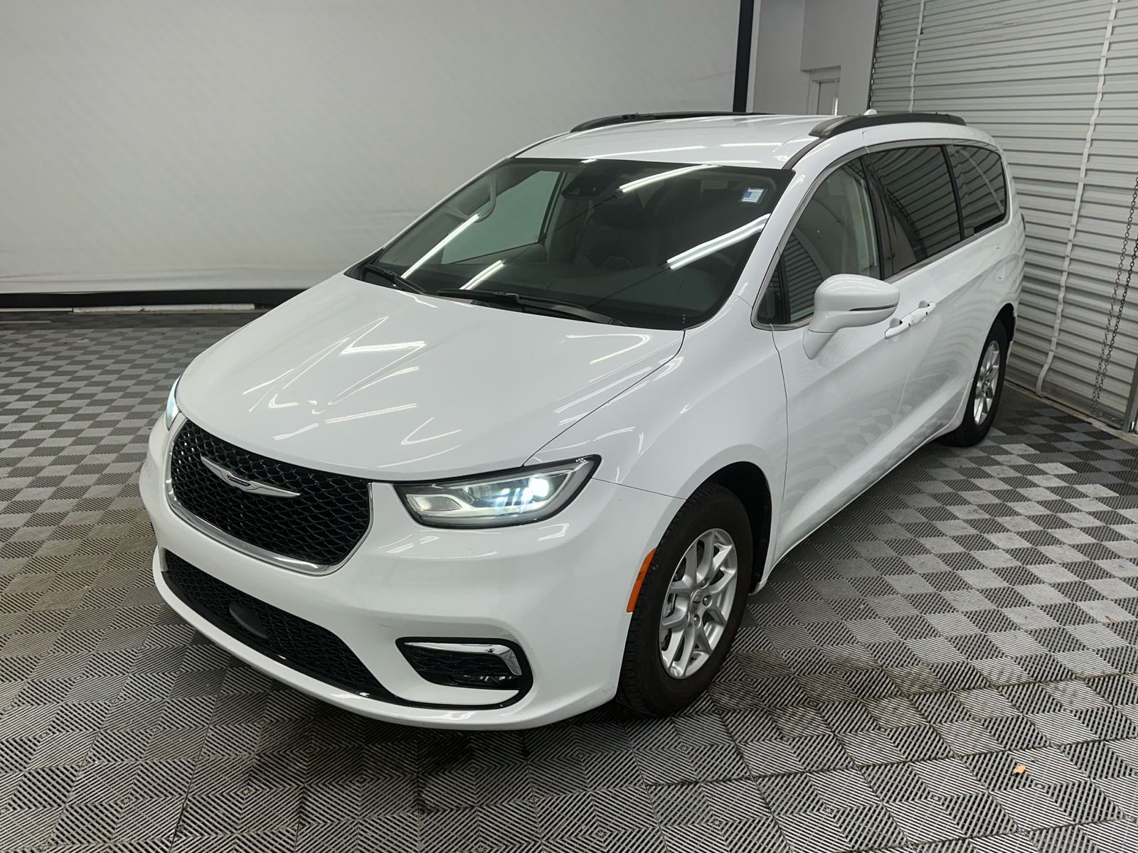 2022 Chrysler Pacifica Touring L 1