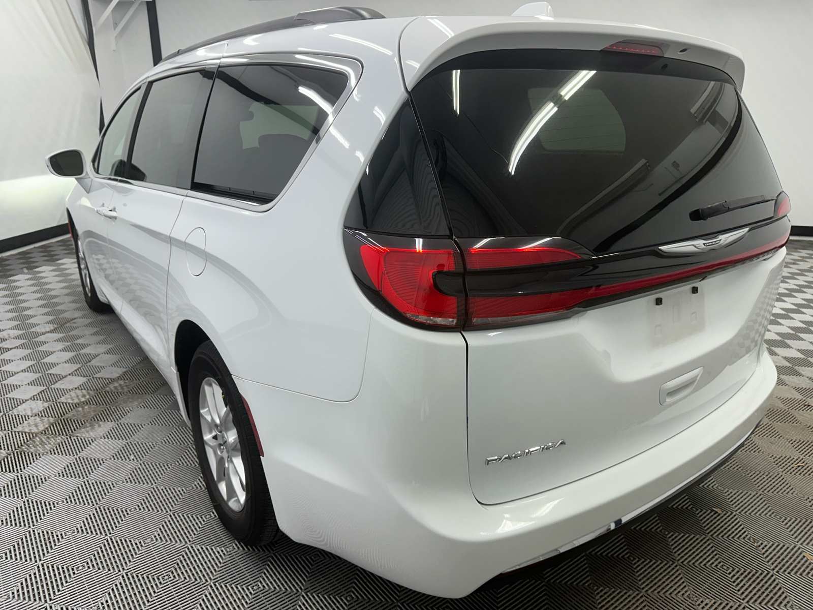 2022 Chrysler Pacifica Touring L 3