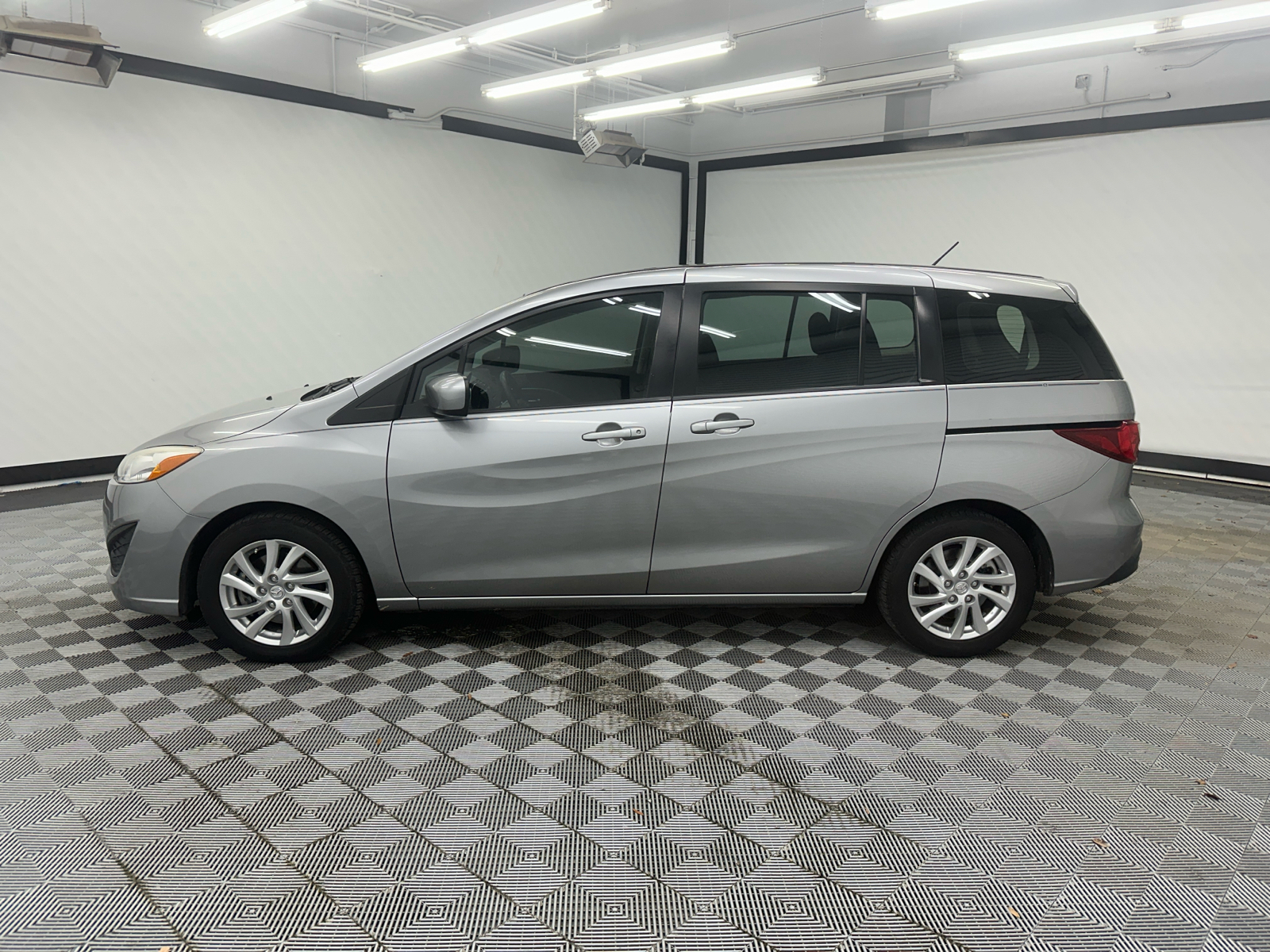 2012 Mazda Mazda5 Sport 2