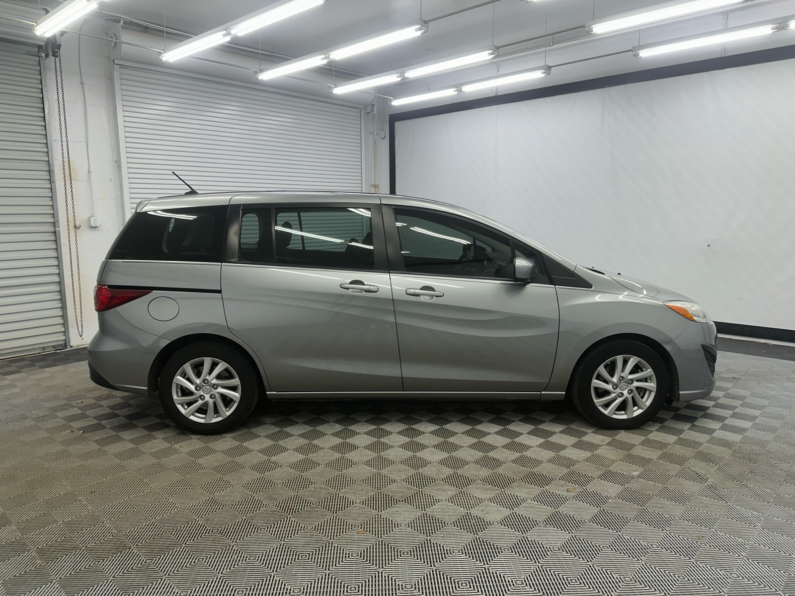 2012 Mazda Mazda5 Sport 6