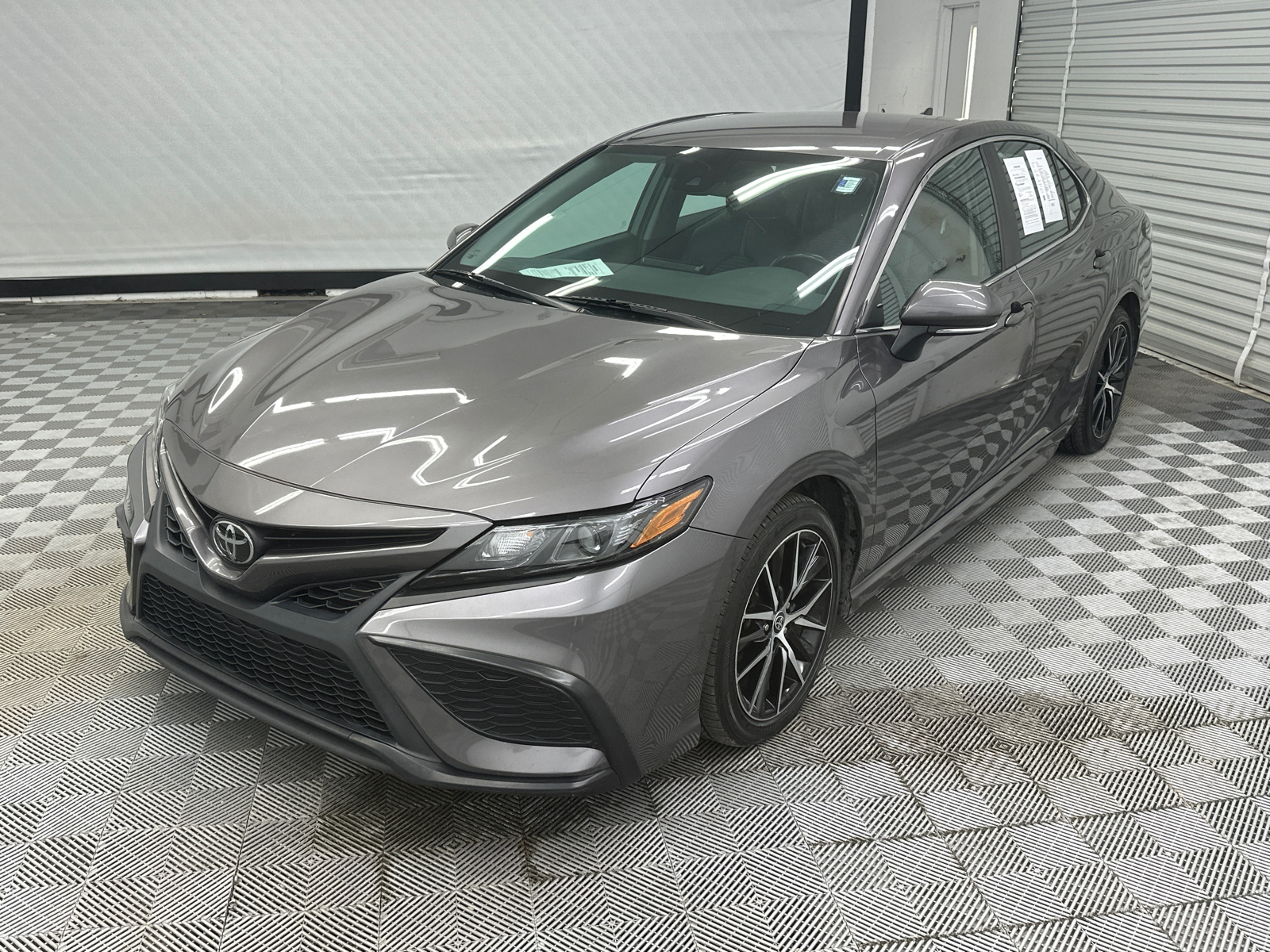 2022 Toyota Camry SE 1