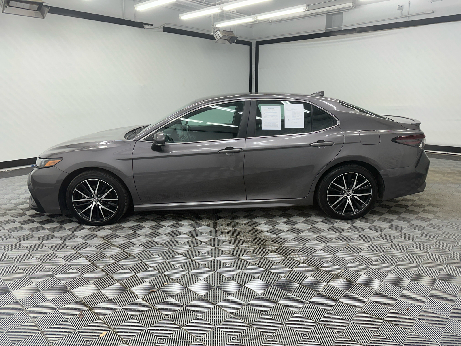 2022 Toyota Camry SE 2