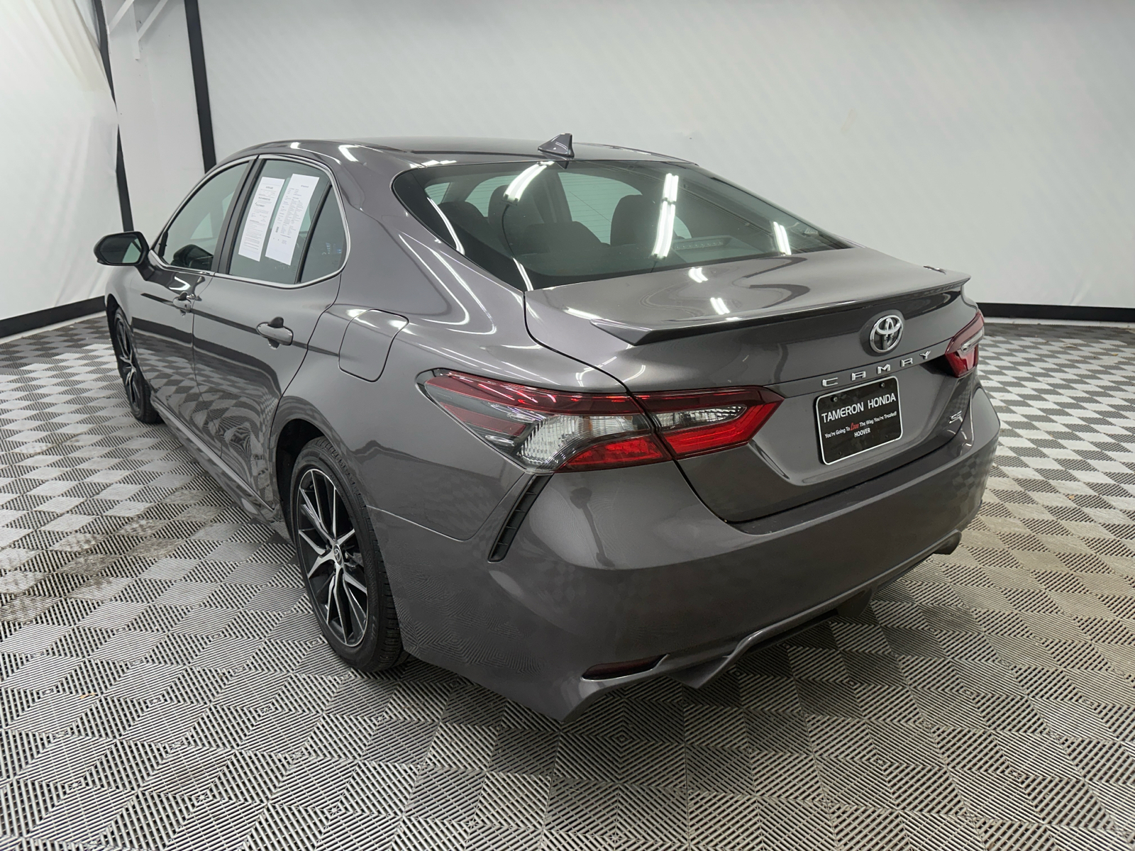 2022 Toyota Camry SE 3