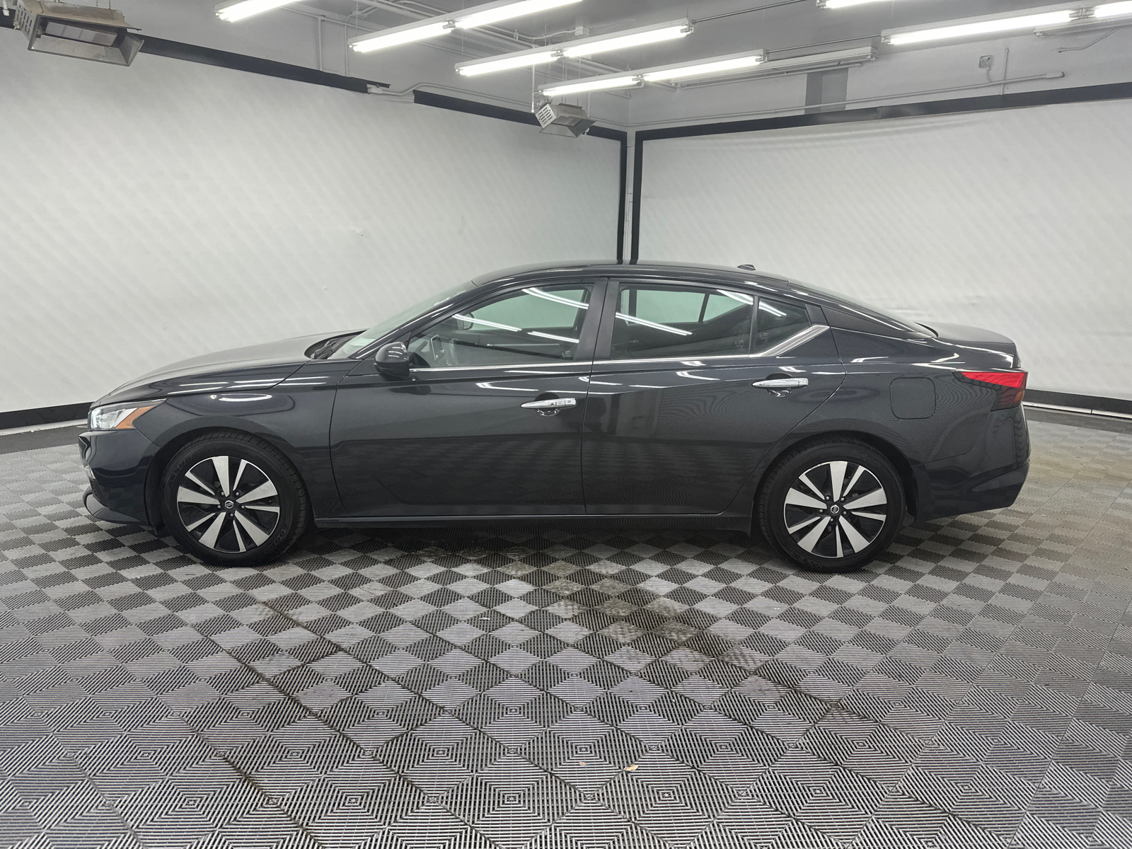 2022 Nissan Altima 2.5 SV 2