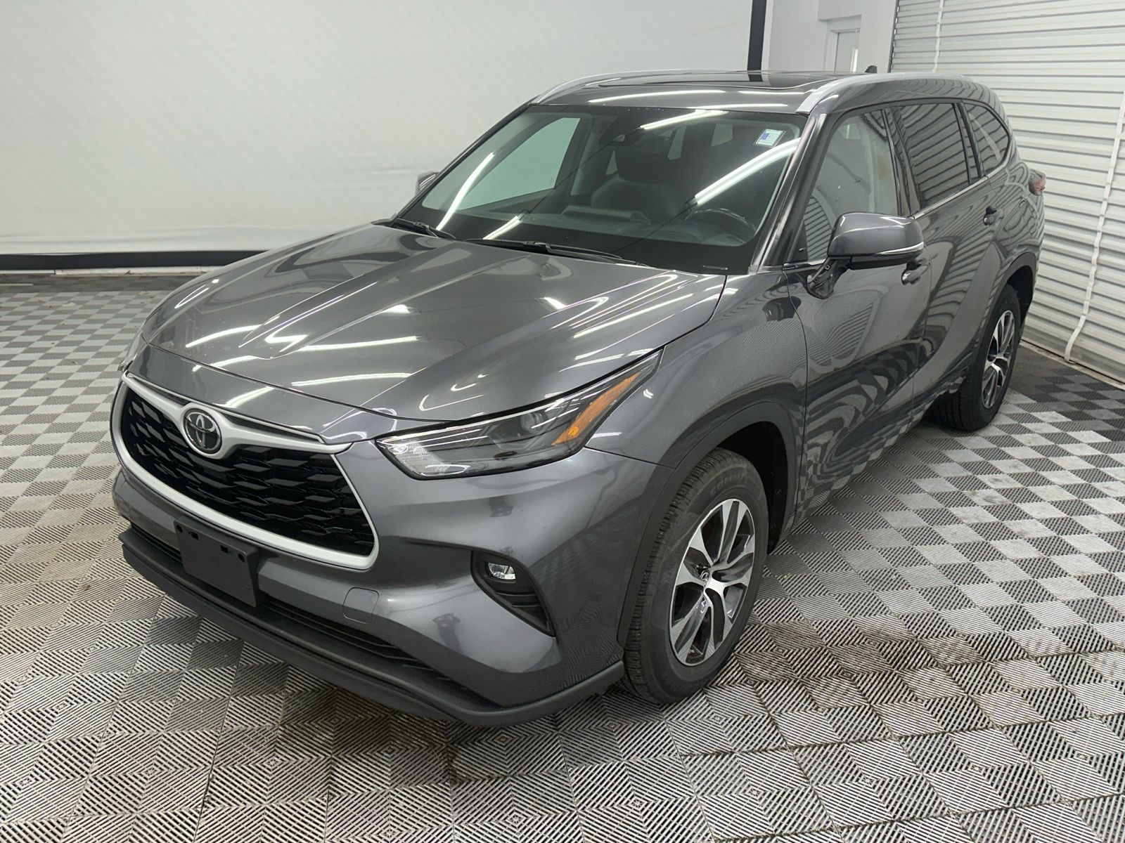 2022 Toyota Highlander XLE 1