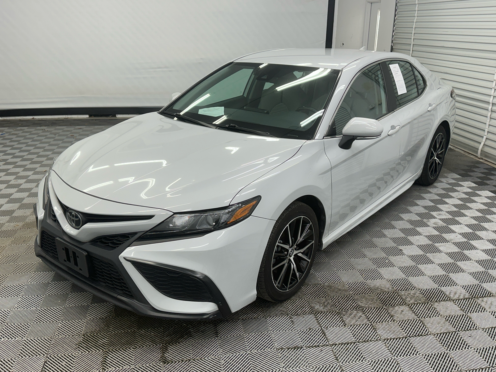 2022 Toyota Camry SE 1