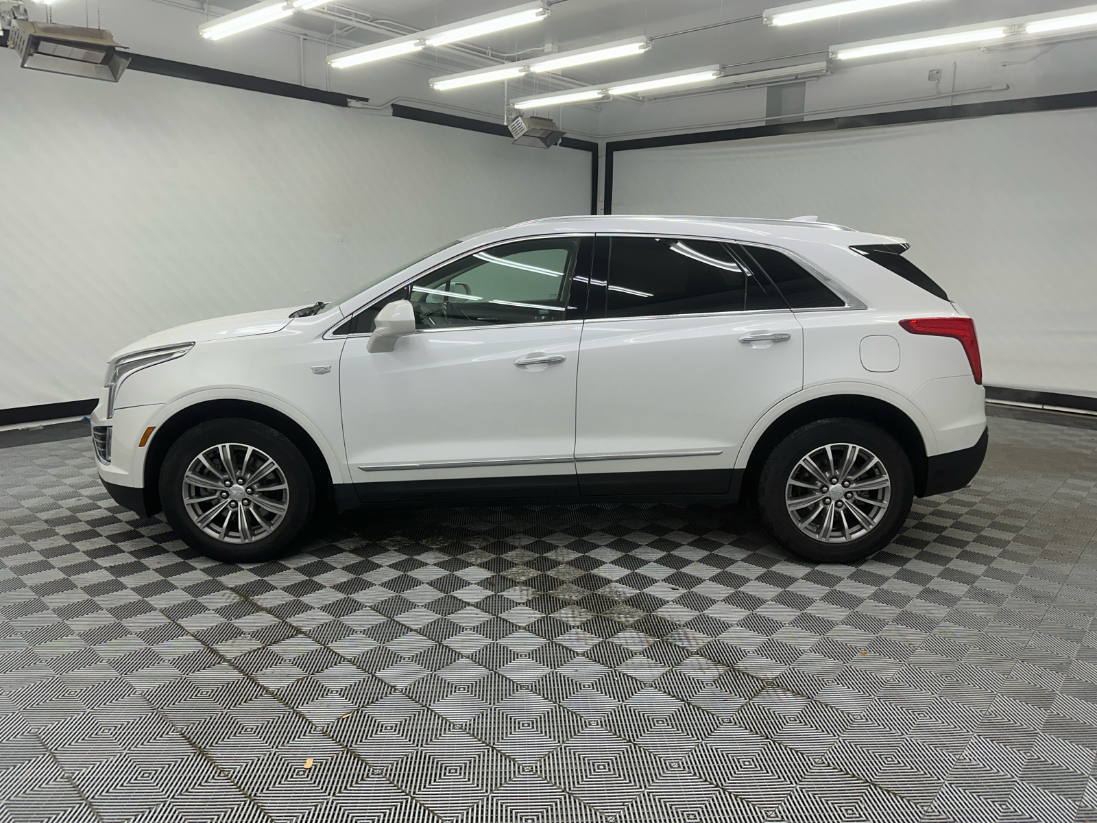 2019 Cadillac XT5 Luxury 2