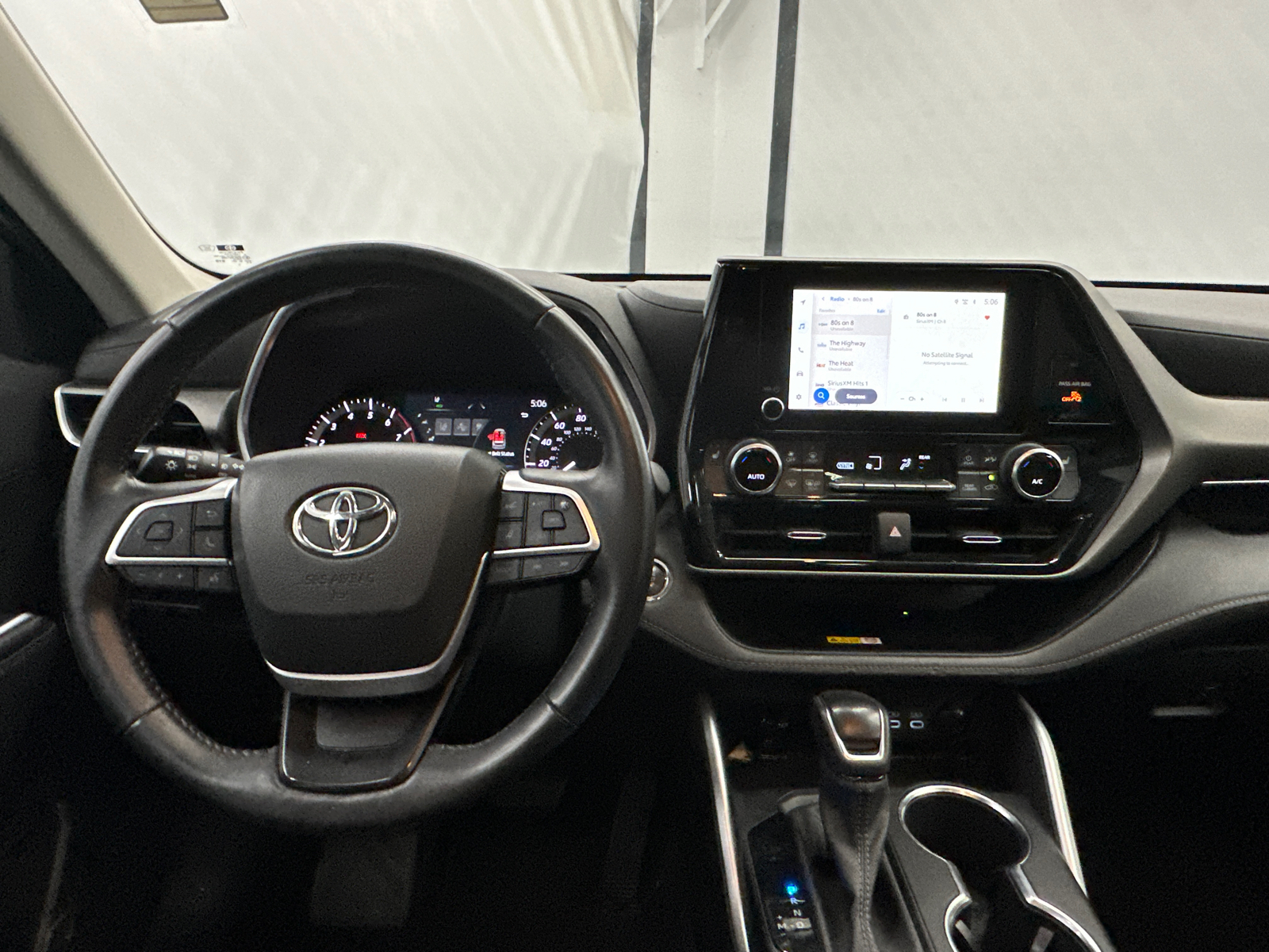 2023 Toyota Highlander XLE 29