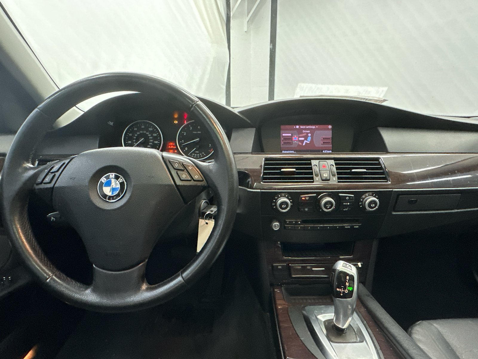 2010 BMW 5 Series 528i 26