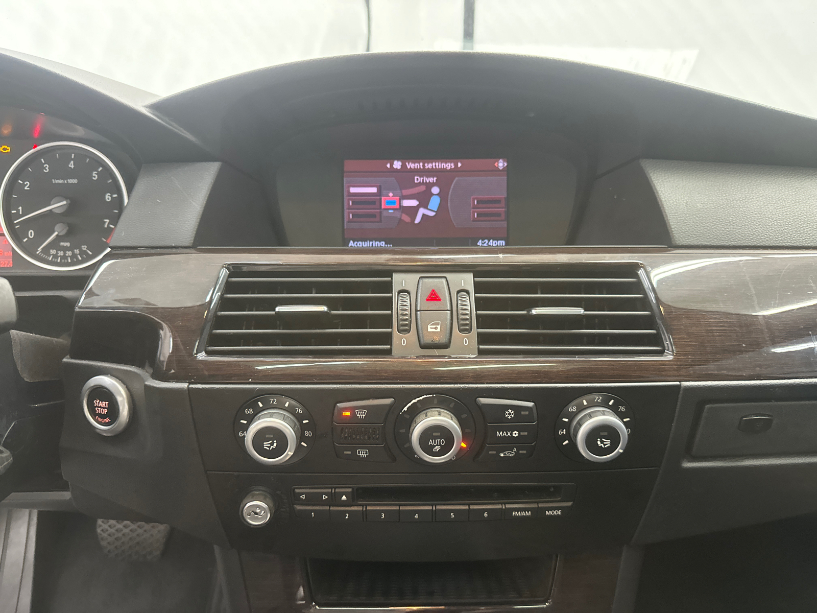 2010 BMW 5 Series 528i 33