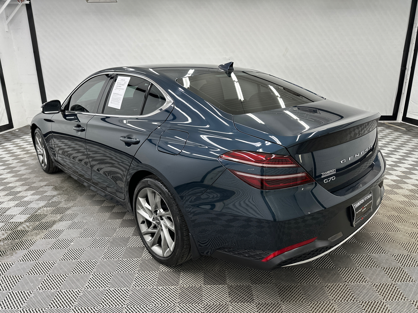 2022 Genesis G70 2.0T 3