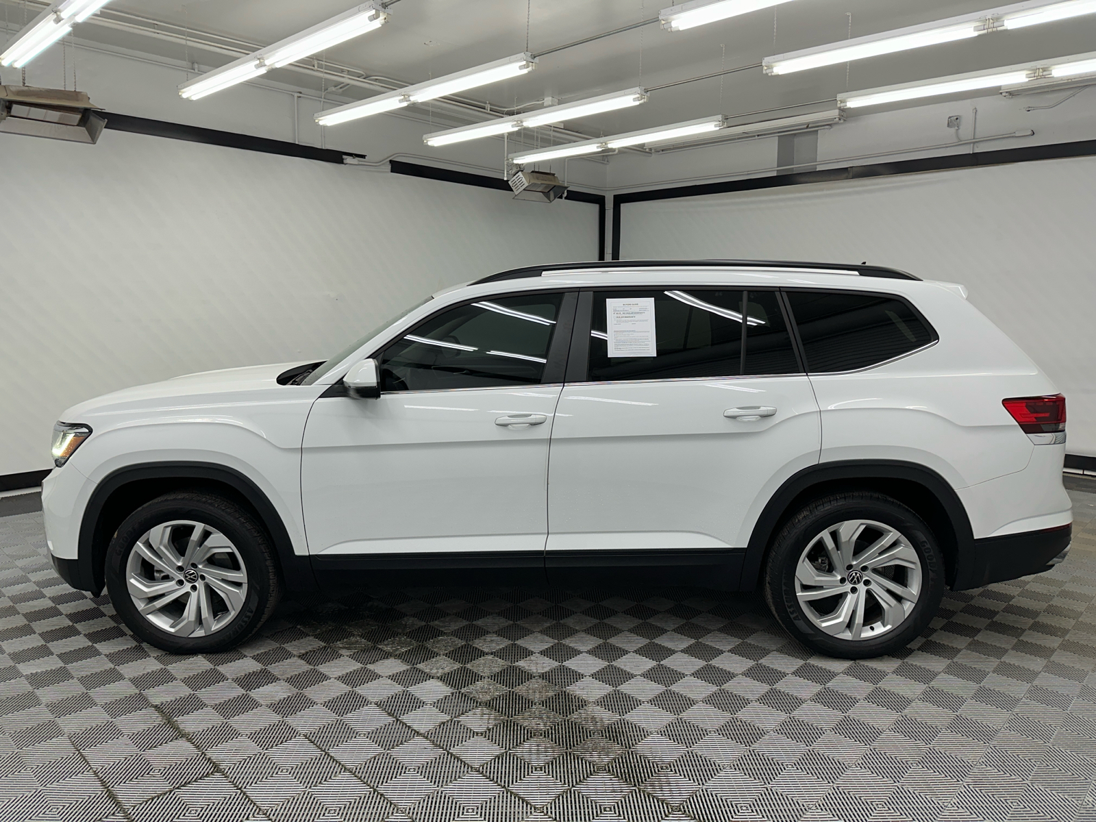 2022 Volkswagen Atlas 2.0T SE w/Technology 2