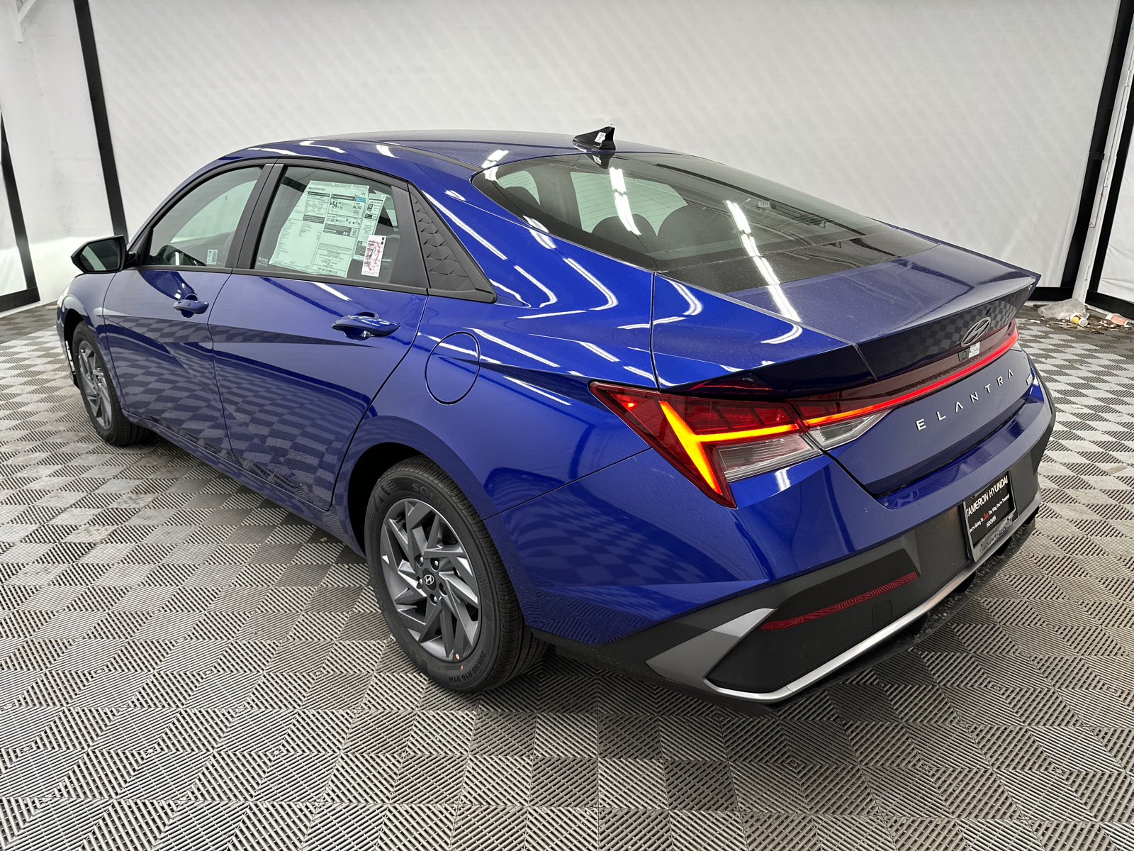 2024 Hyundai Elantra Hybrid Blue 3
