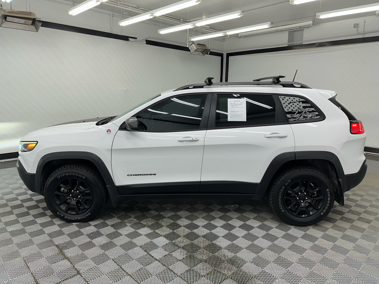 2020 Jeep Cherokee Trailhawk 2