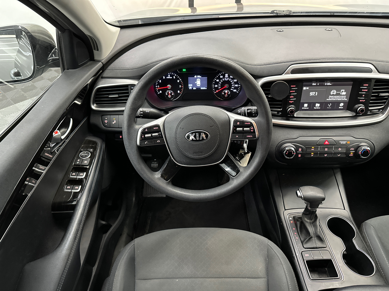 2019 Kia Sorento LX 23