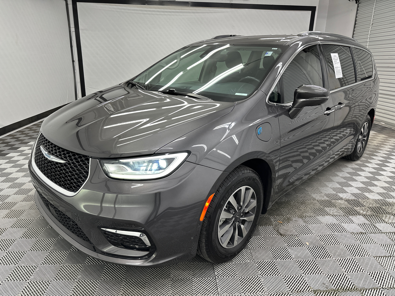 2021 Chrysler Pacifica Hybrid Touring L 1