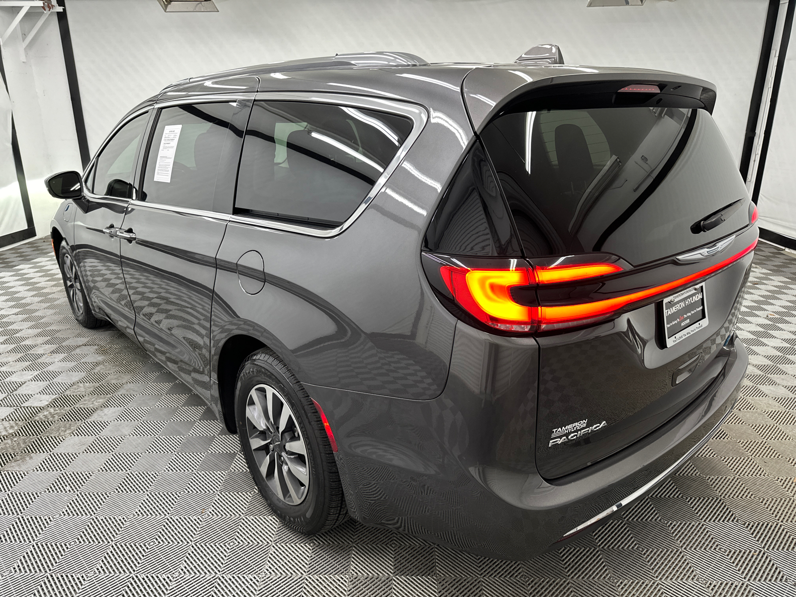 2021 Chrysler Pacifica Hybrid Touring L 3