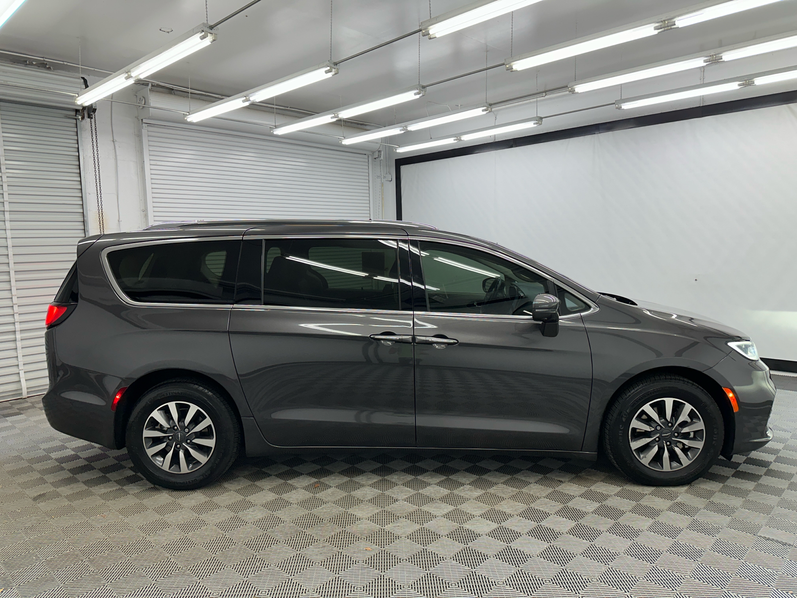 2021 Chrysler Pacifica Hybrid Touring L 6