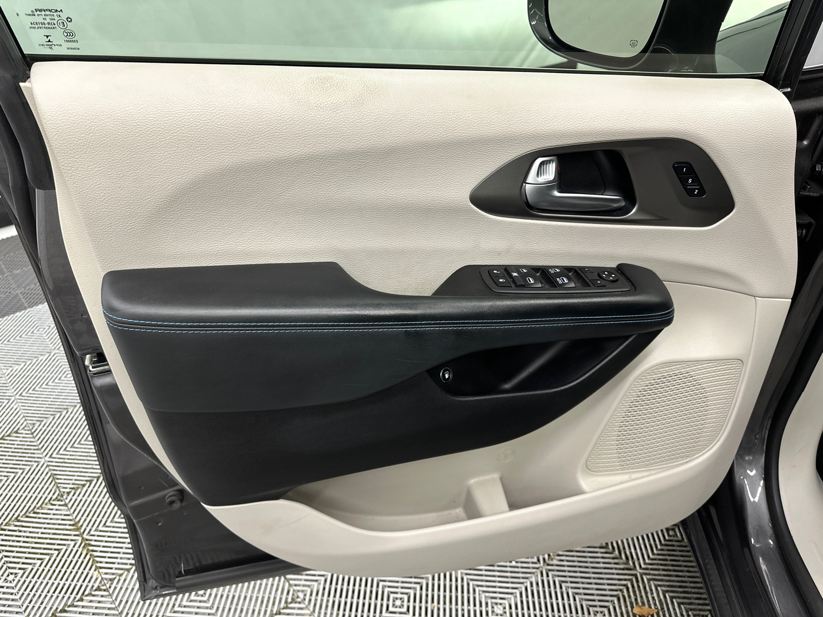 2021 Chrysler Pacifica Hybrid Touring L 11