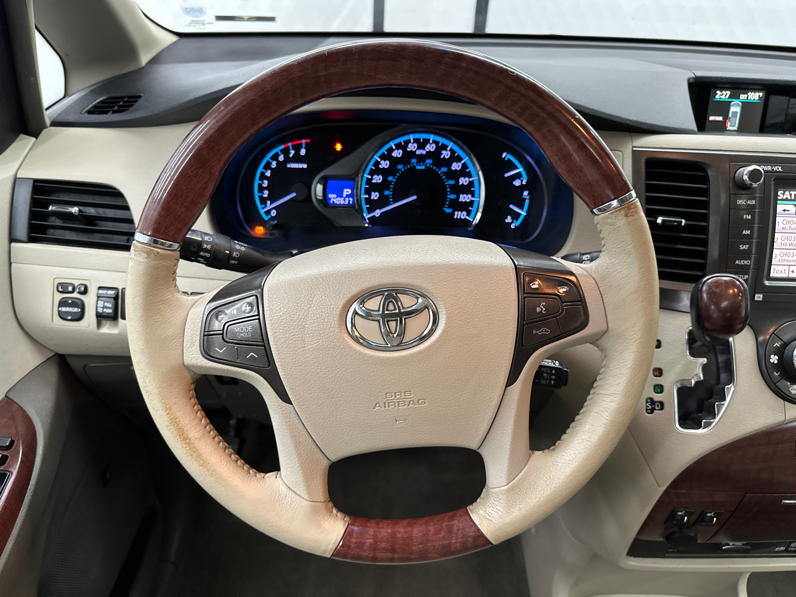 2014 Toyota Sienna Limited 30