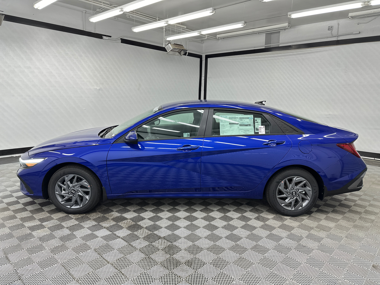 2024 Hyundai Elantra Hybrid Blue 2