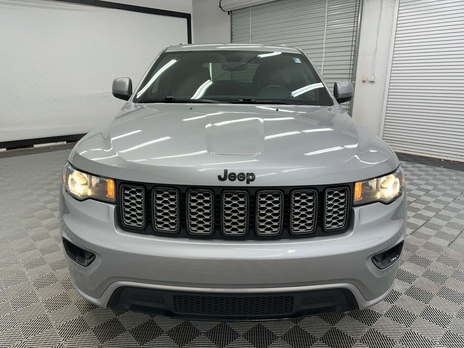 2017 Jeep Grand Cherokee Altitude 8