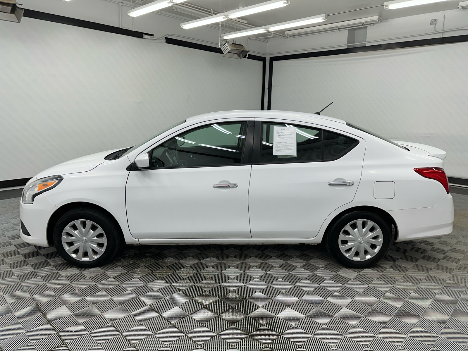 2019 Nissan Versa 1.6 SV 2