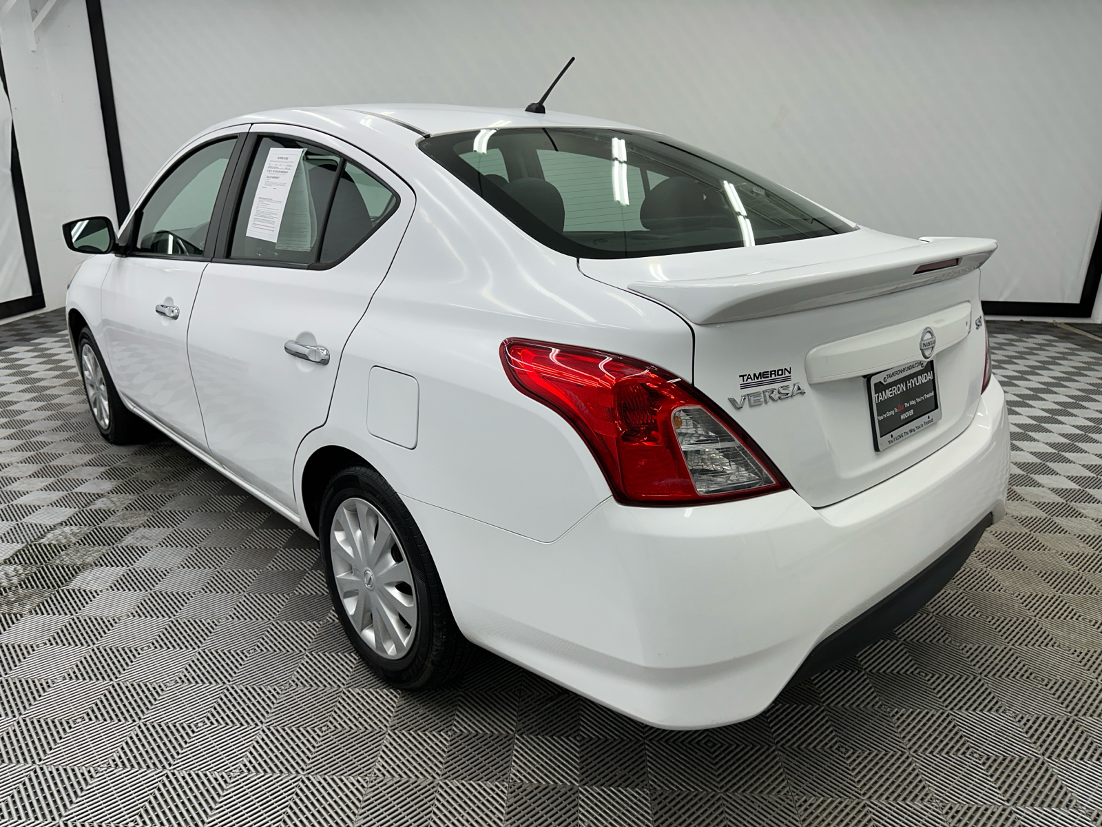 2019 Nissan Versa 1.6 SV 3