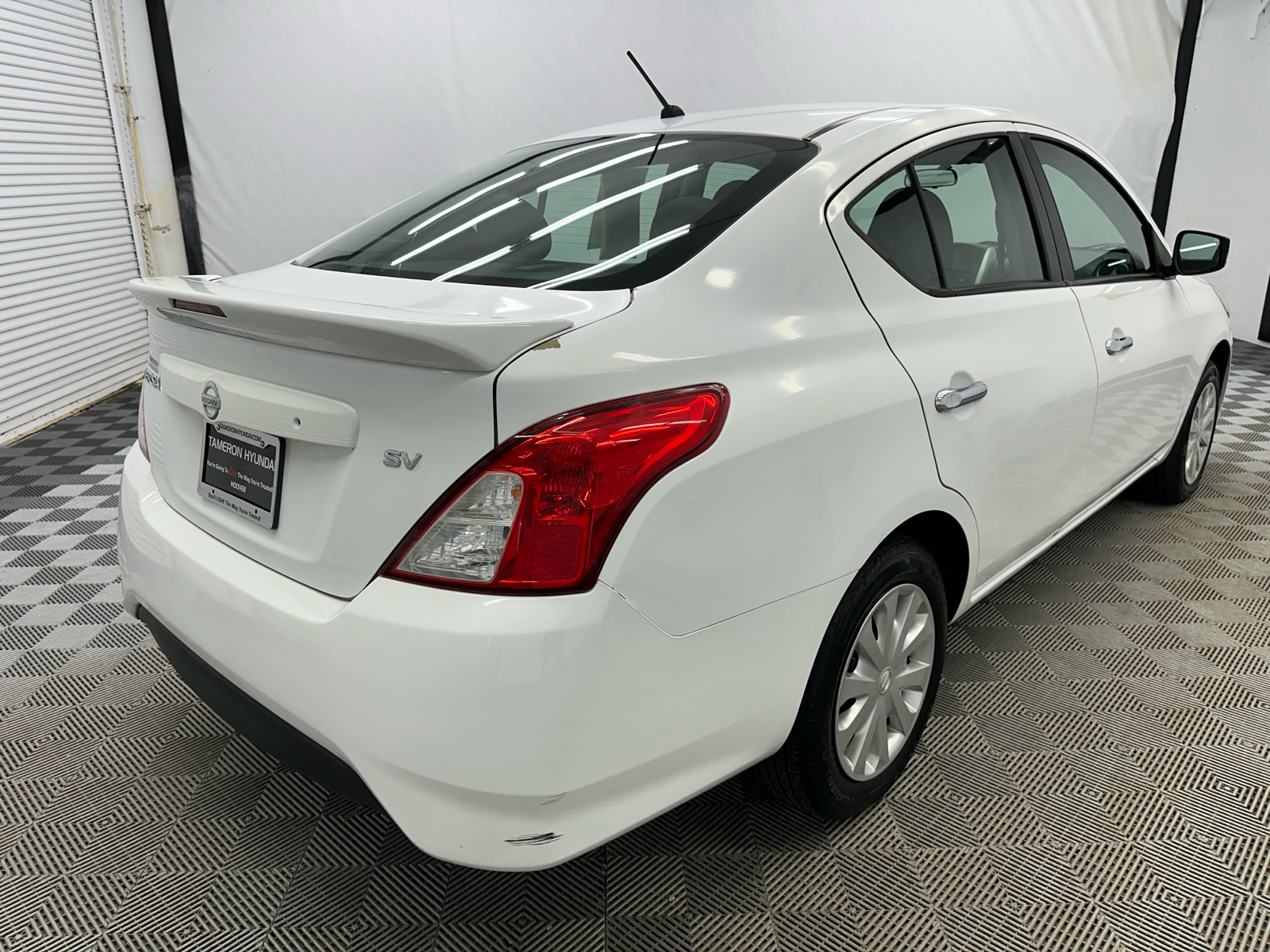 2019 Nissan Versa 1.6 SV 5