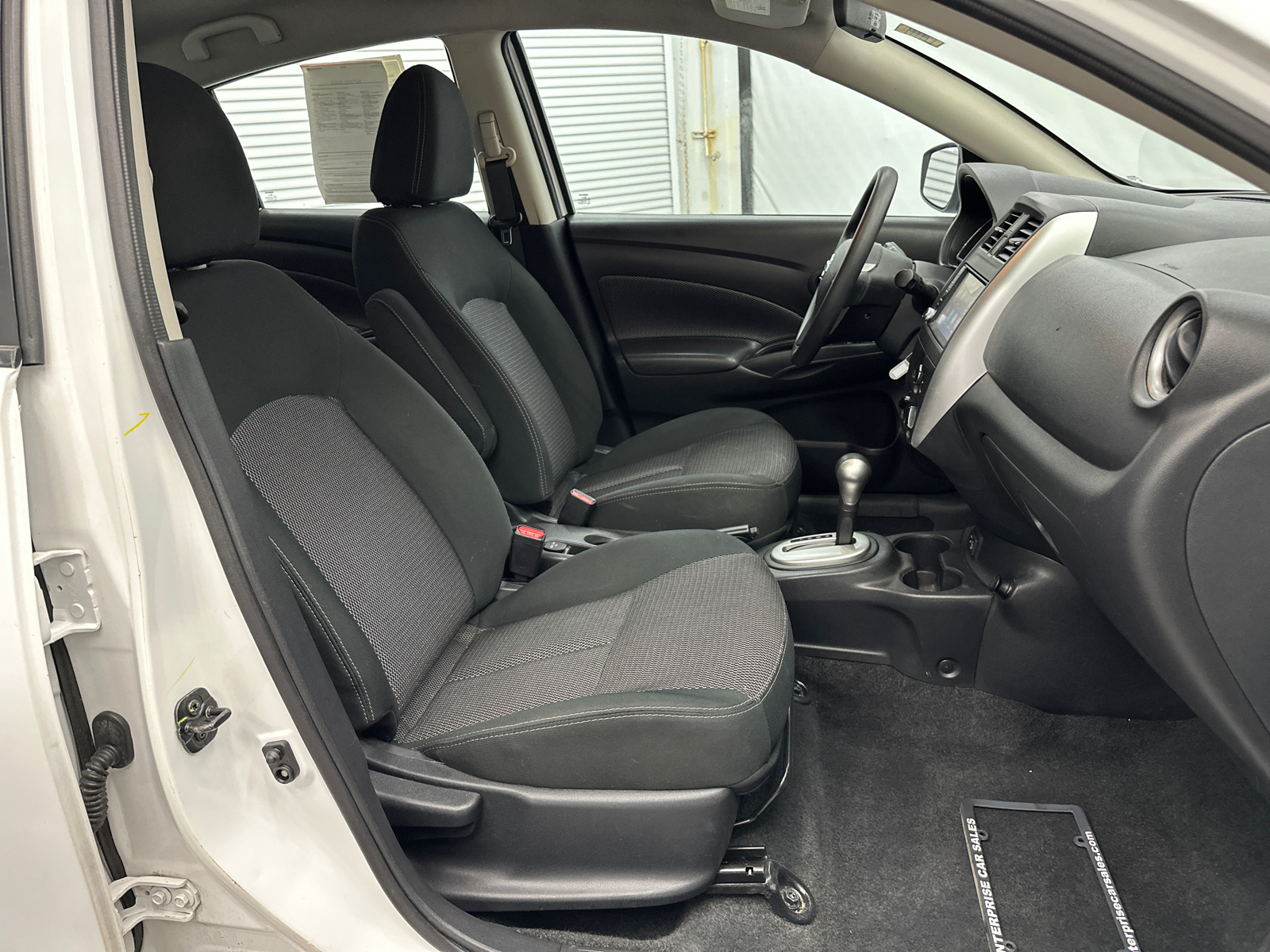 2019 Nissan Versa 1.6 SV 13