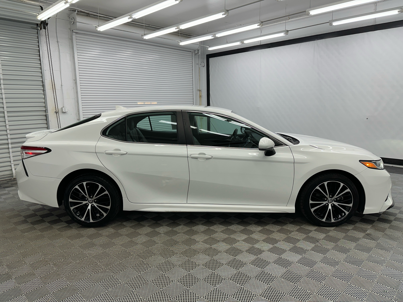 2020 Toyota Camry SE 6