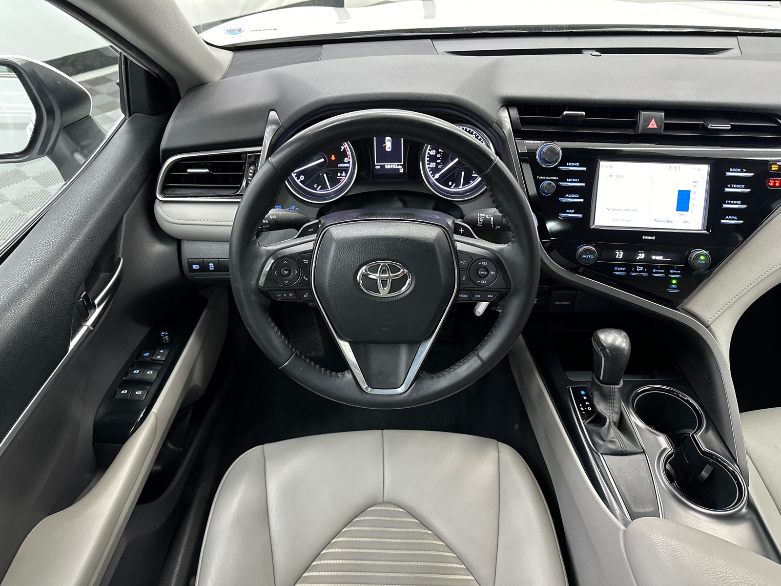 2020 Toyota Camry SE 22