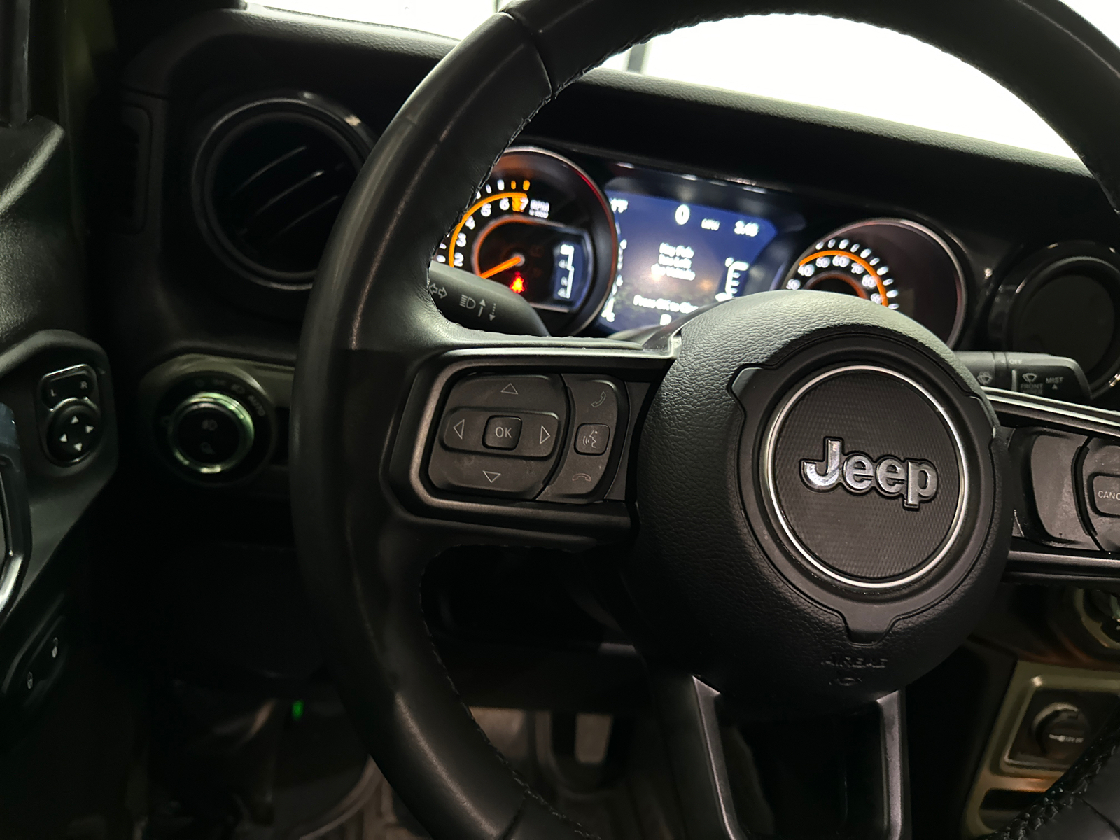 2022 Jeep Gladiator Altitude 25