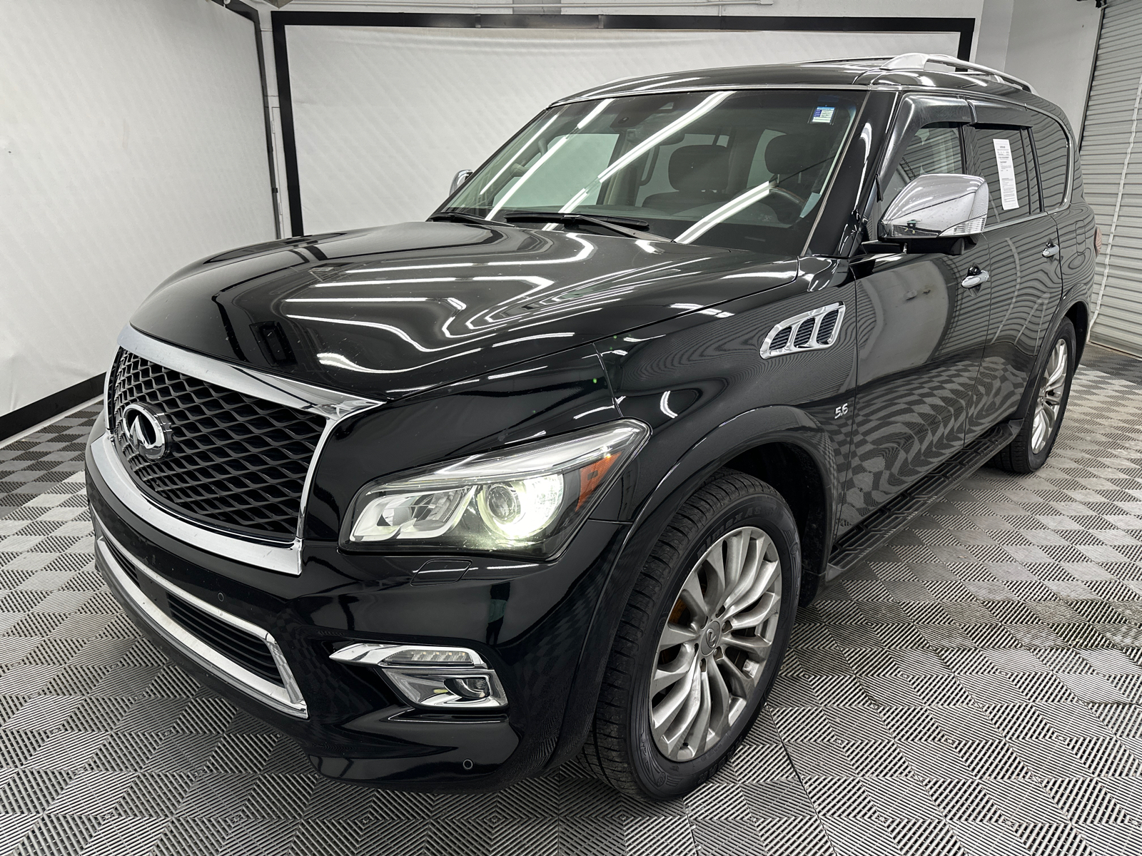 2017 INFINITI QX80 Base 1