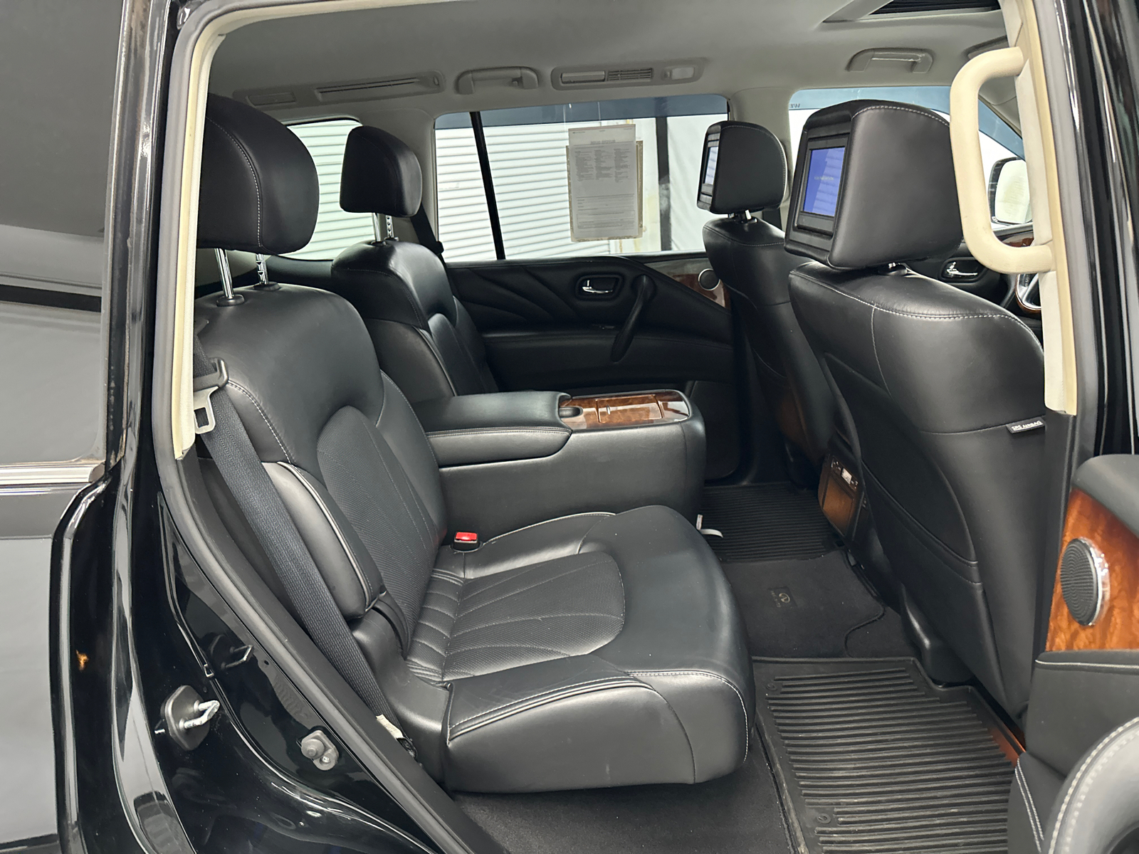 2017 INFINITI QX80 Base 17