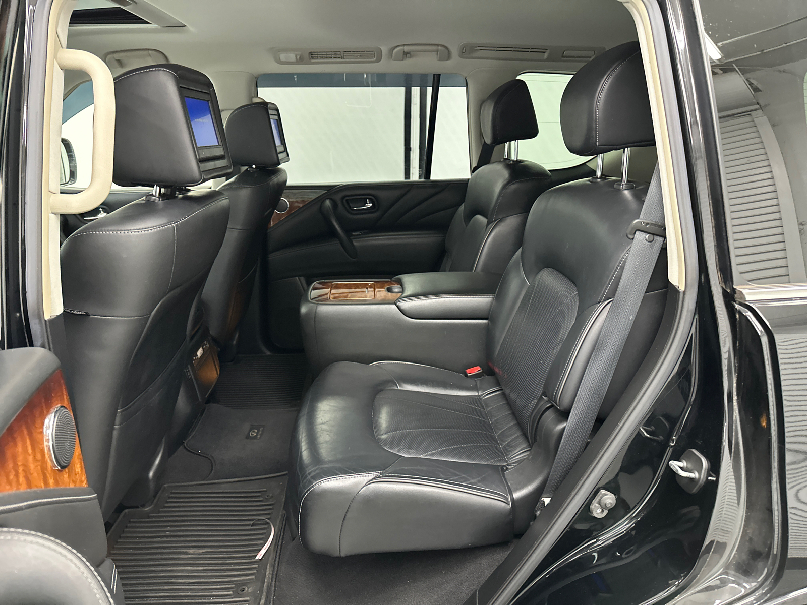 2017 INFINITI QX80 Base 24