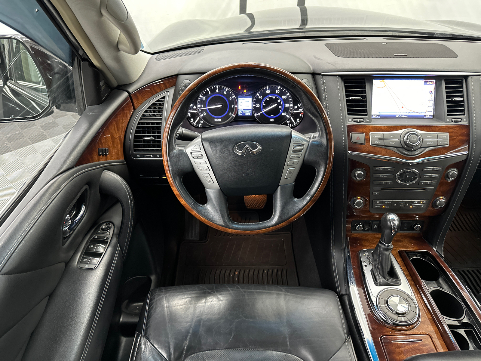 2017 INFINITI QX80 Base 29