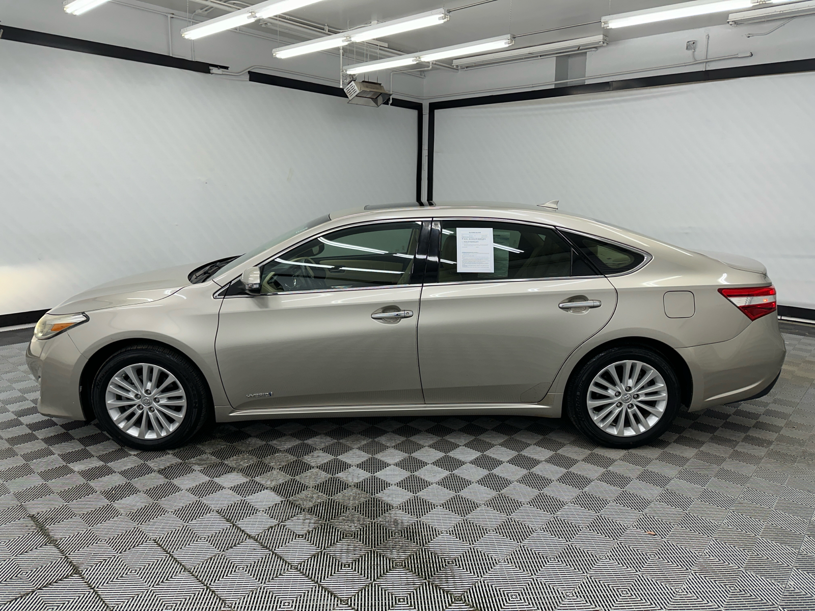 2013 Toyota Avalon Hybrid XLE Premium 2