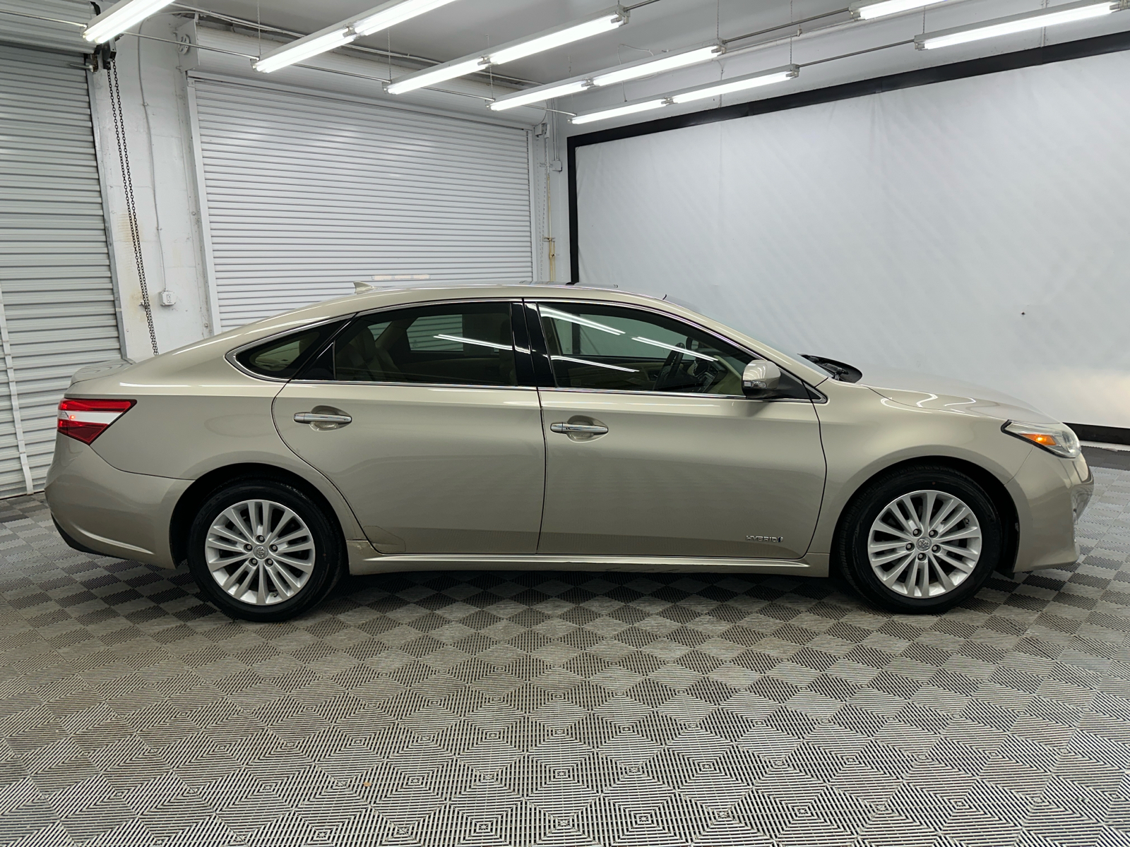 2013 Toyota Avalon Hybrid XLE Premium 6