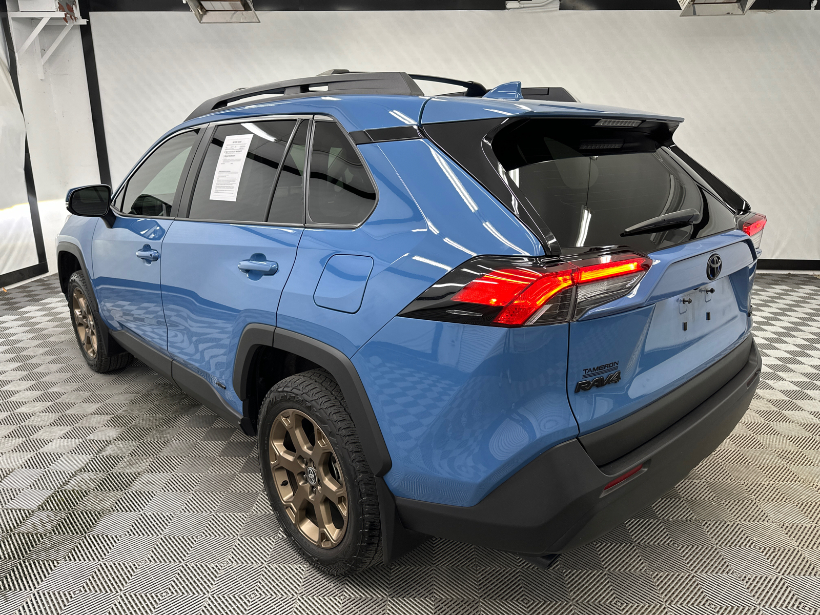 2023 Toyota RAV4 Hybrid Woodland Edition 3