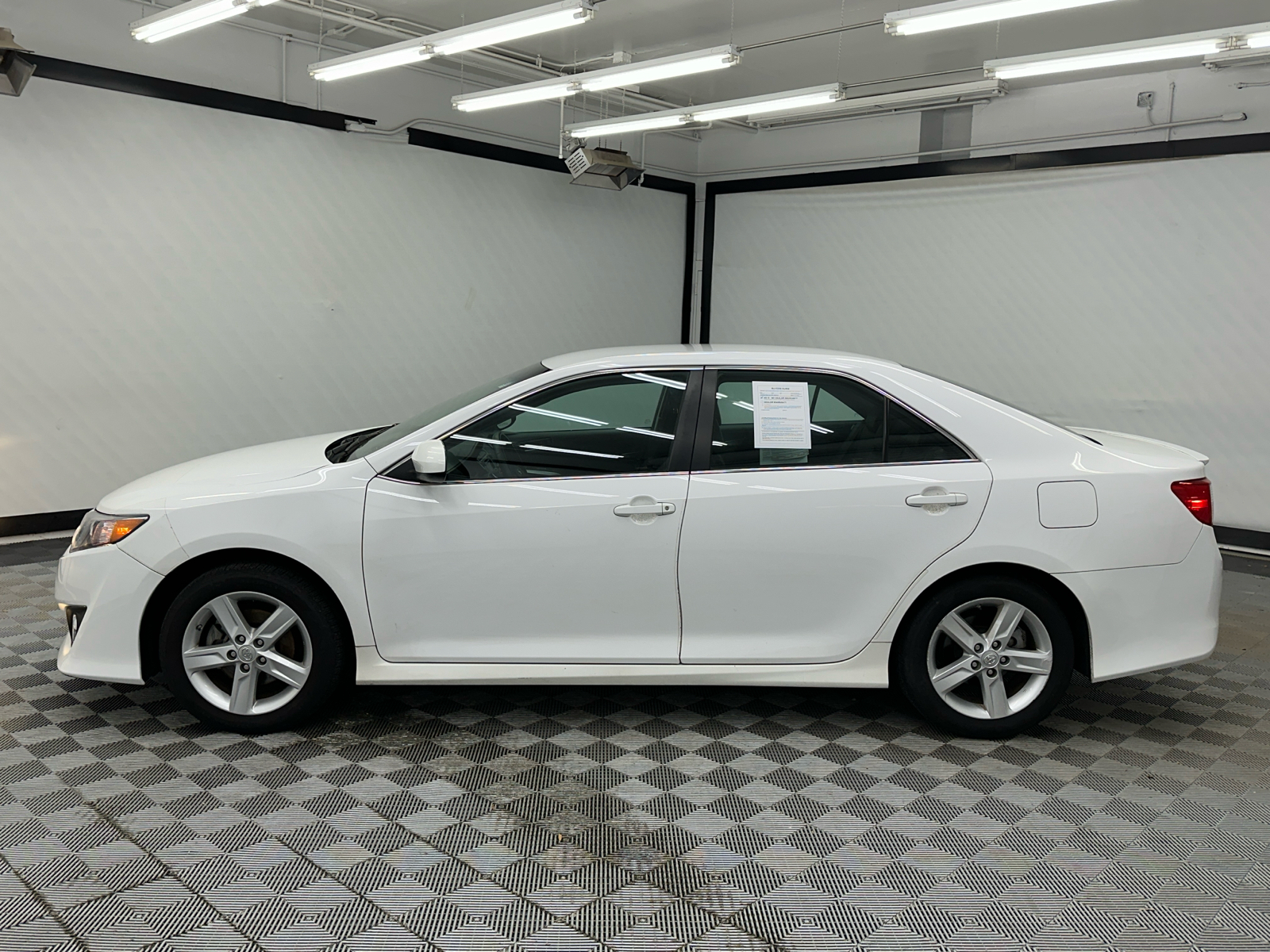 2014 Toyota Camry SE 2