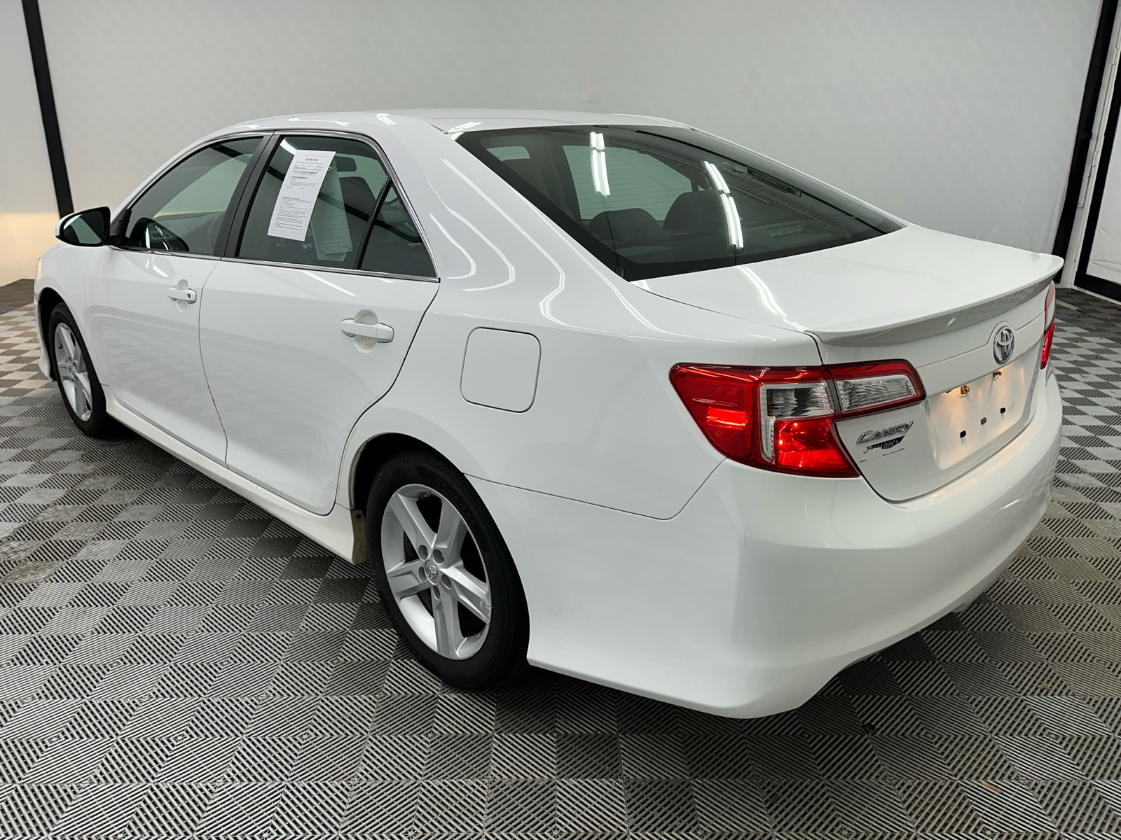 2014 Toyota Camry SE 3