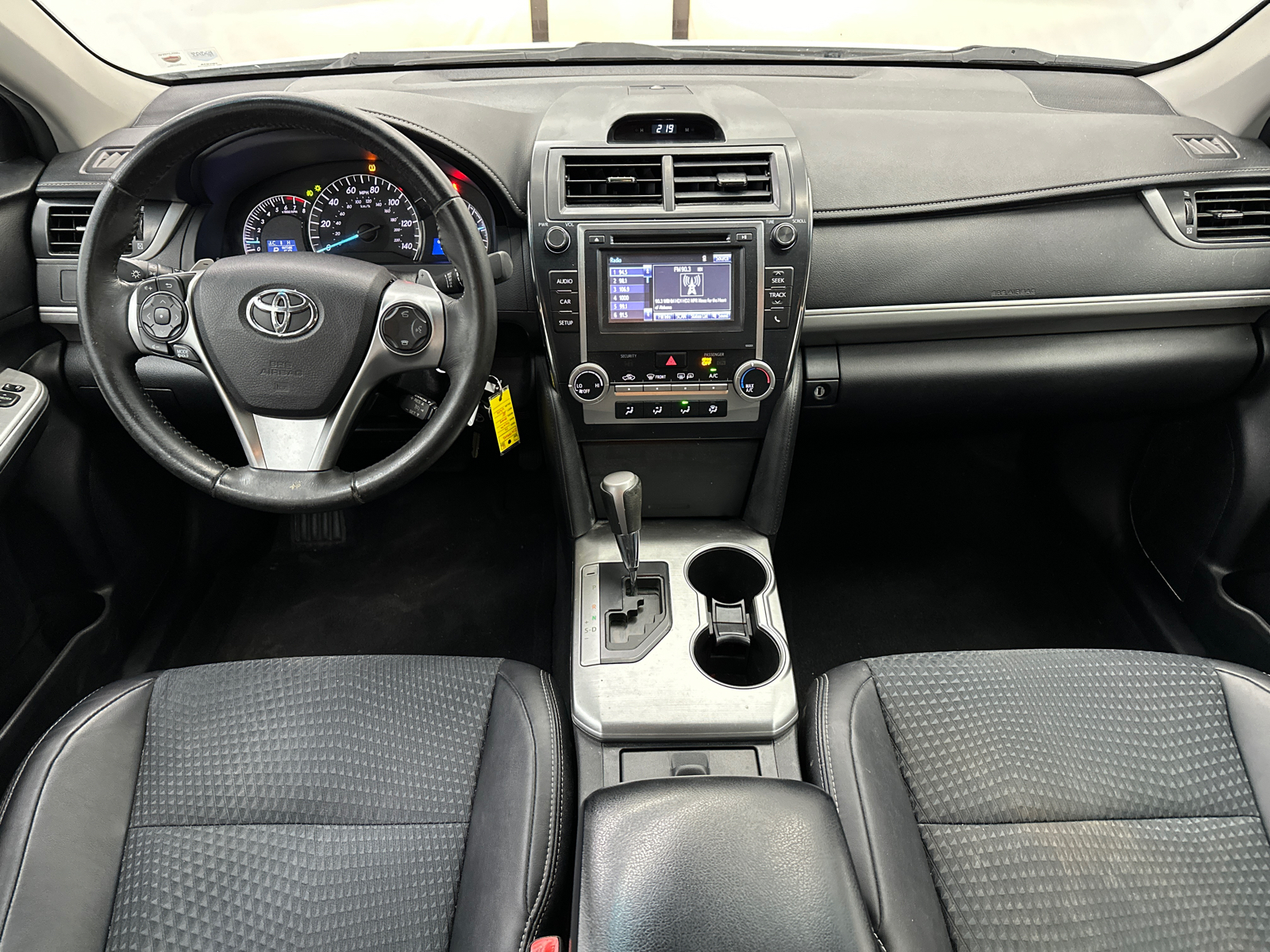 2014 Toyota Camry SE 21