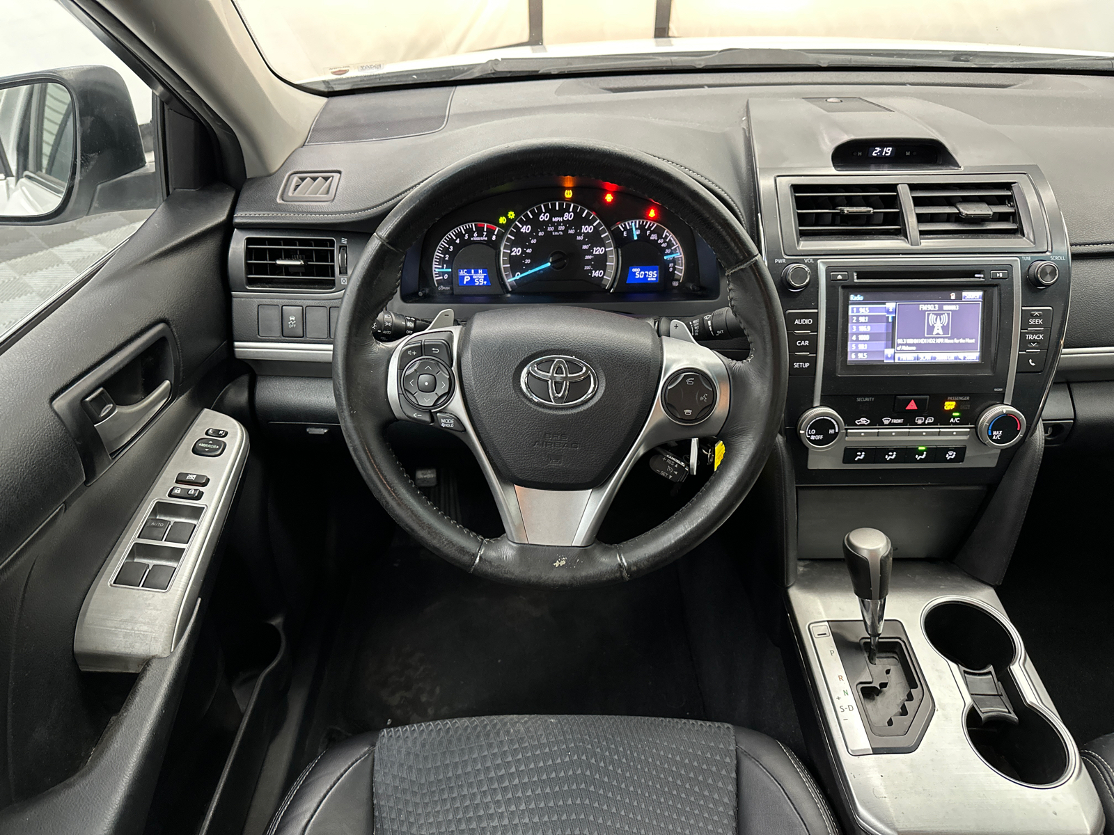 2014 Toyota Camry SE 22